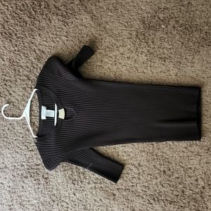 3/4 short sleeve fitted sweater top. Size med, brand Carmen